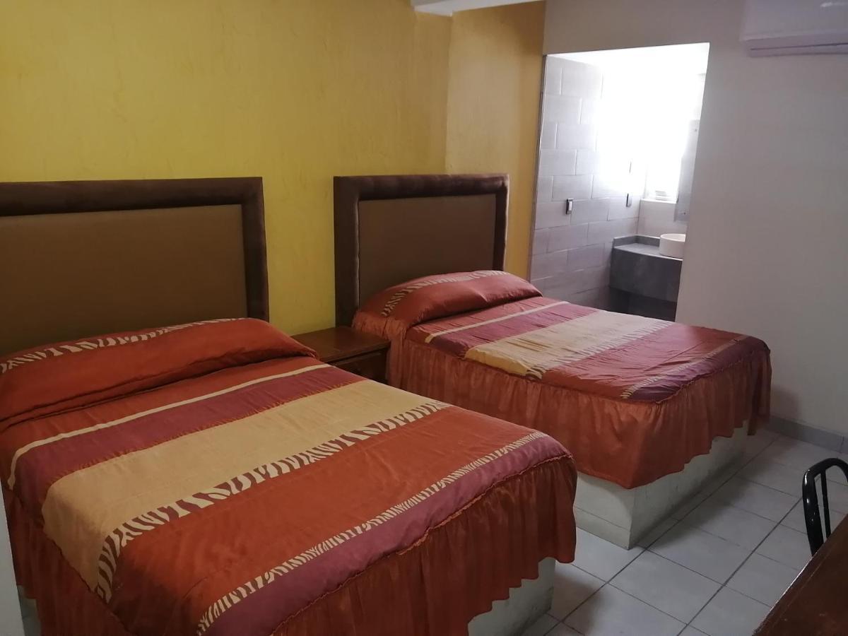 Hotel Baeza Делисьяс Экстерьер фото