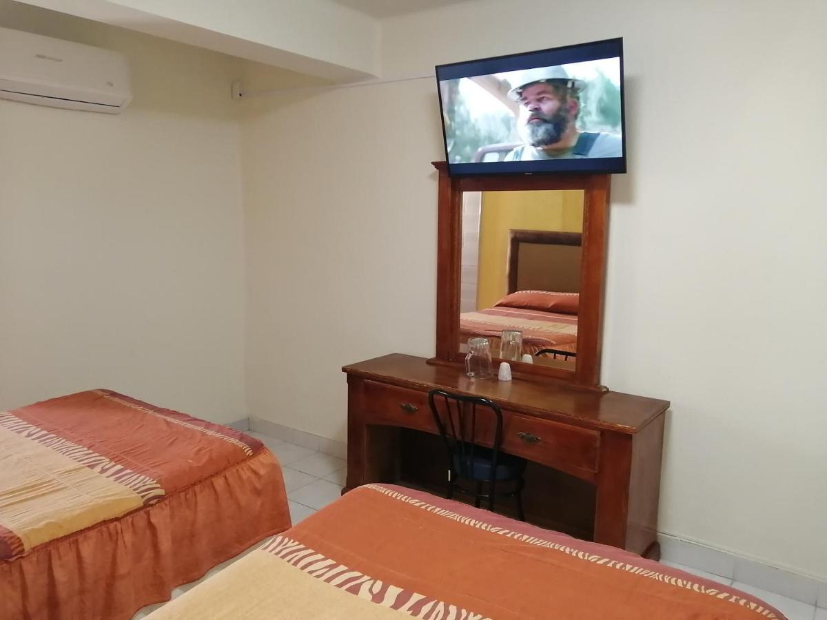 Hotel Baeza Делисьяс Экстерьер фото