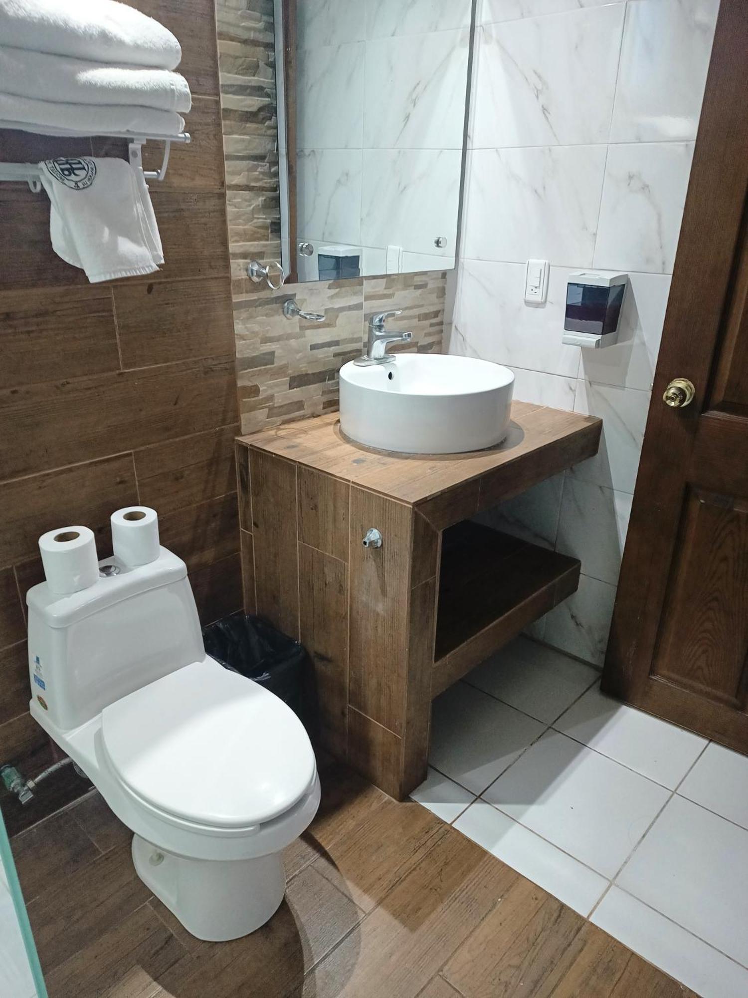 Hotel Baeza Делисьяс Экстерьер фото