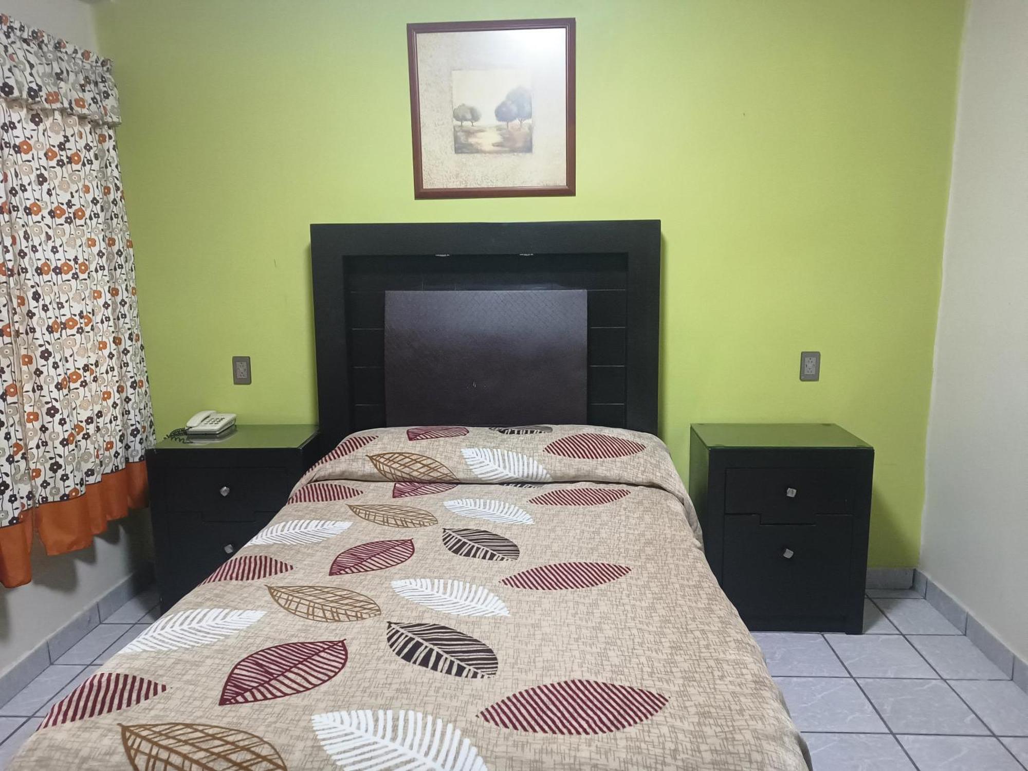 Hotel Baeza Делисьяс Экстерьер фото