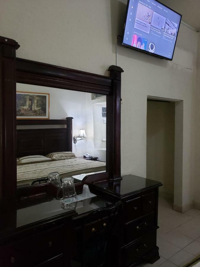 Hotel Baeza Делисьяс Экстерьер фото