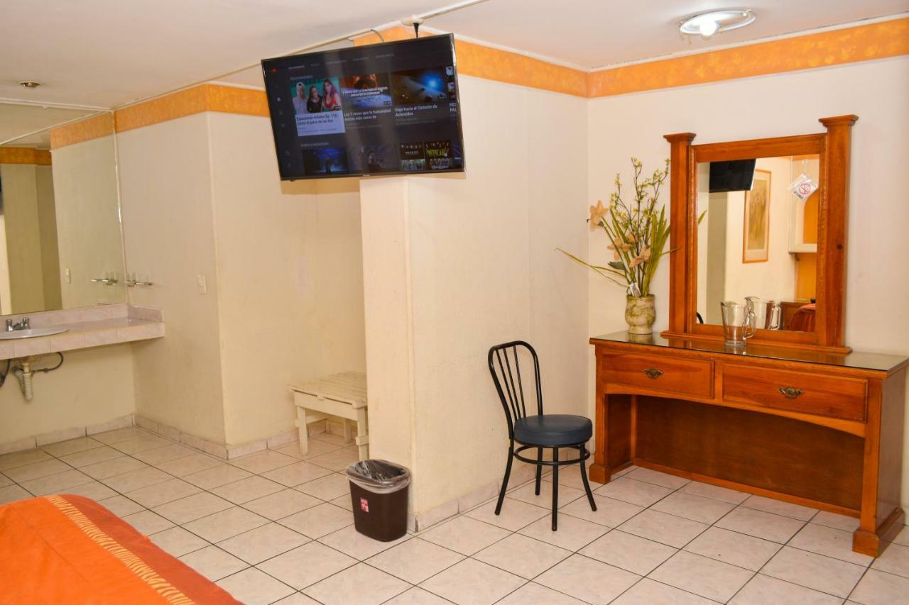 Hotel Baeza Делисьяс Экстерьер фото